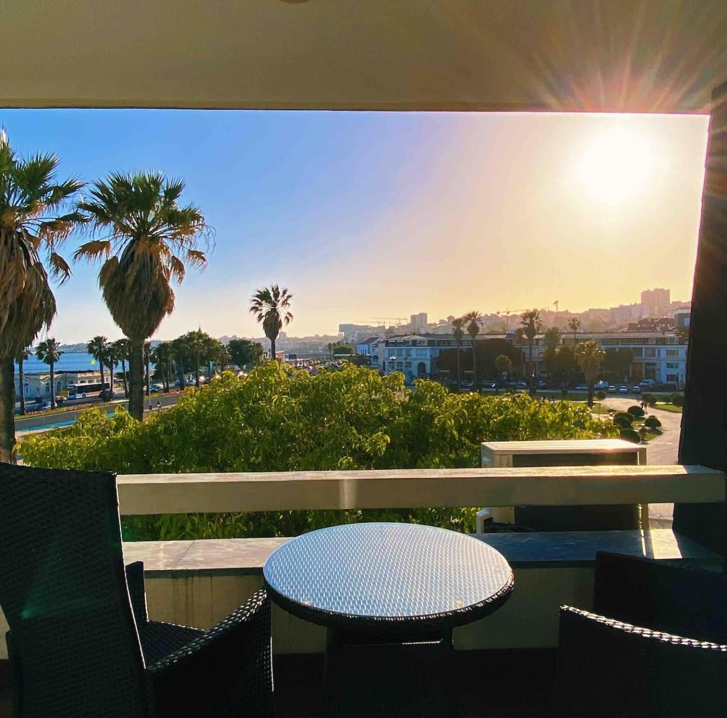 Sea View W Balcony 2 Mins Walk To Beach & Casino إستوريل المظهر الخارجي الصورة