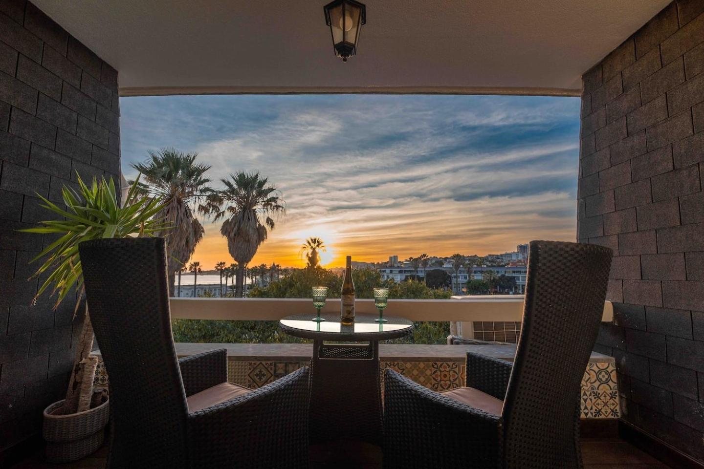 Sea View W Balcony 2 Mins Walk To Beach & Casino إستوريل المظهر الخارجي الصورة