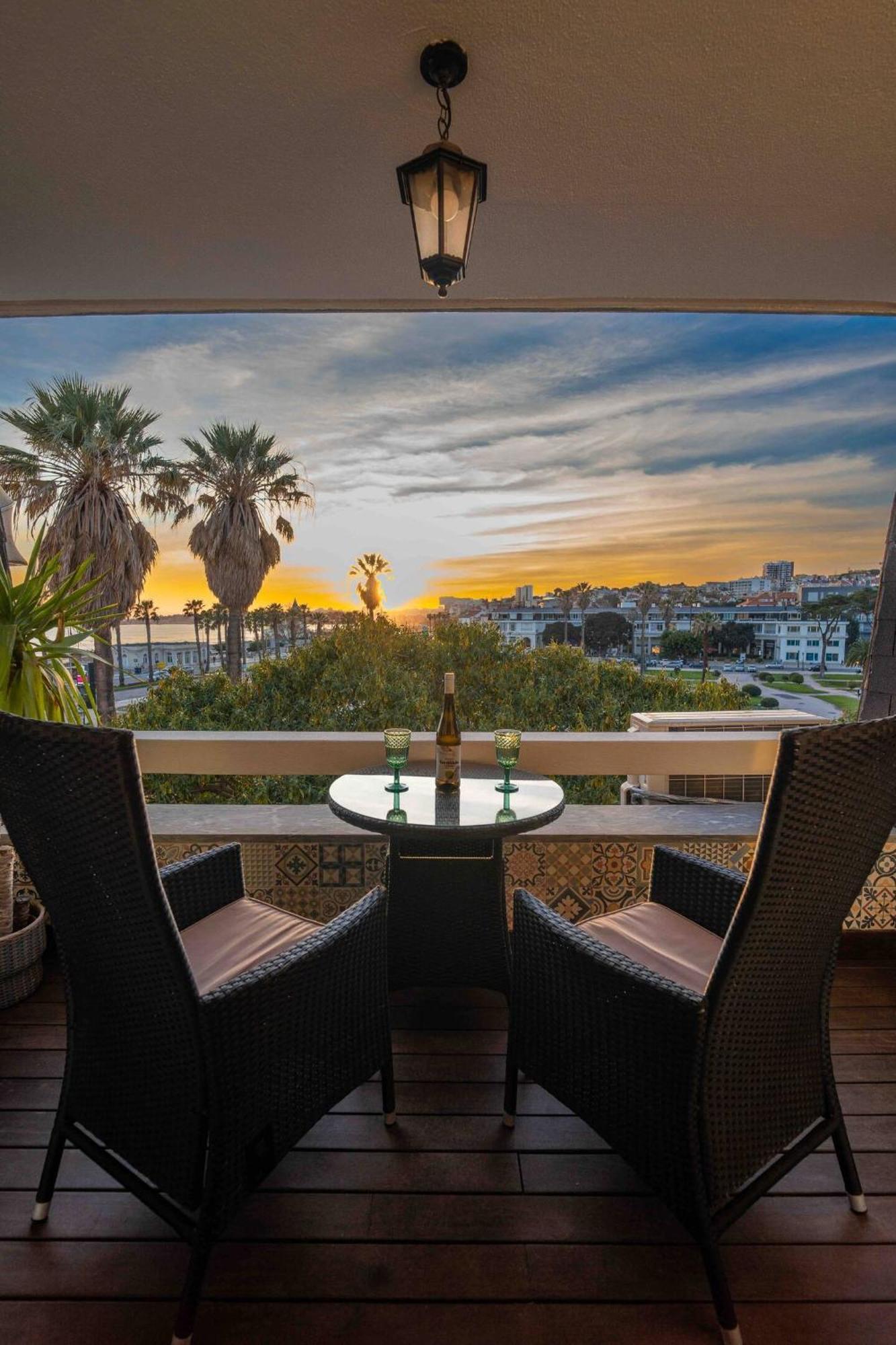 Sea View W Balcony 2 Mins Walk To Beach & Casino إستوريل المظهر الخارجي الصورة